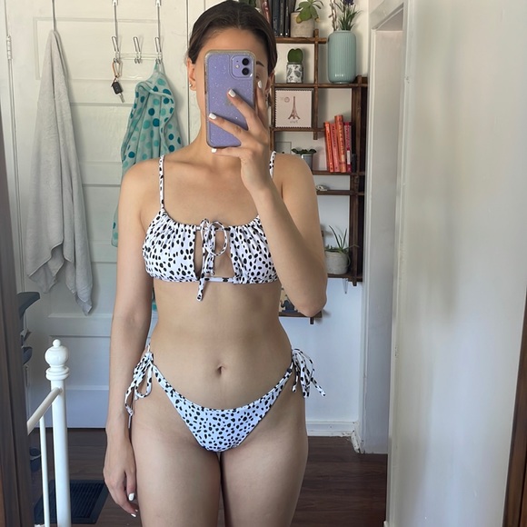 White spotted bikini - Picture 2 of 3